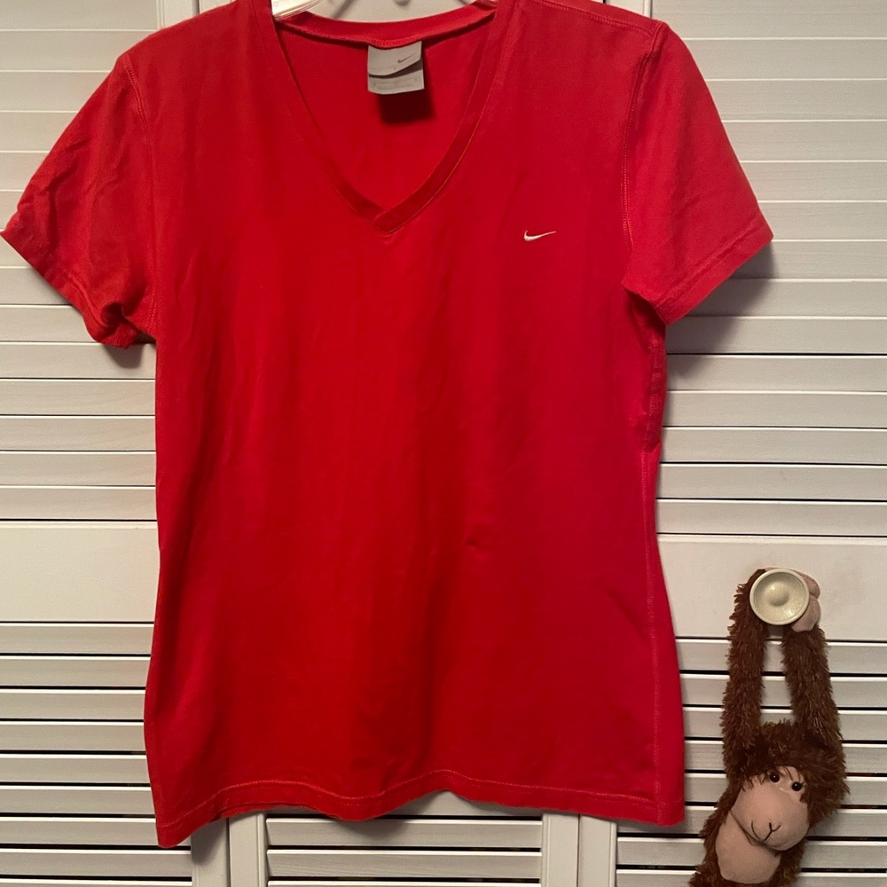 Solid red V-neck short sleeve Nike T-shirt size L